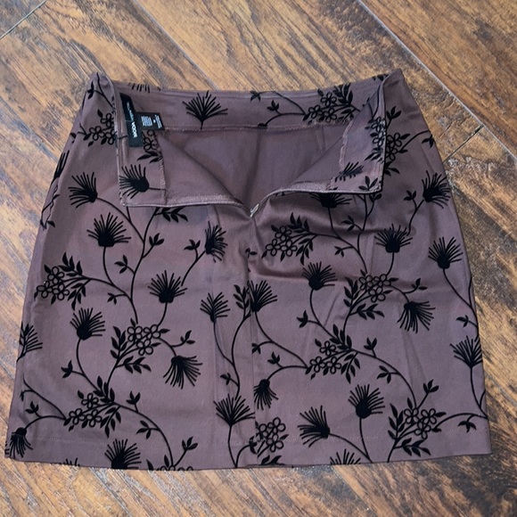 Moda Mini Skirt - Picture 3 of 5